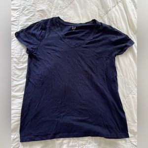 GAP: navy blue V neck T shirt